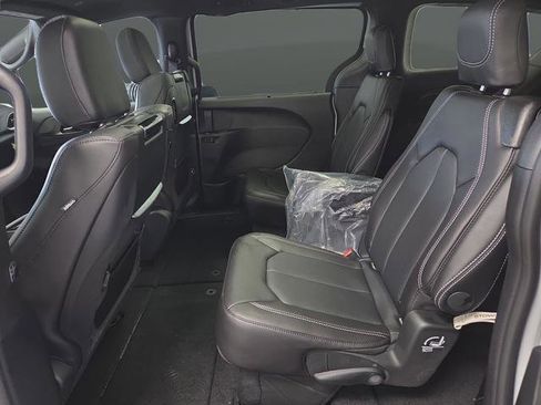 New 2026 Chrysler Pacifica Select image 32