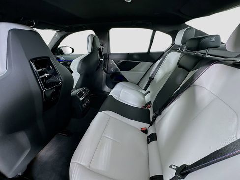 Used 2025 BMW M5 w/ Carbon Package image 22