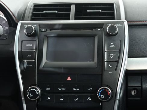Used 2015 Toyota Camry SE FWD image 9