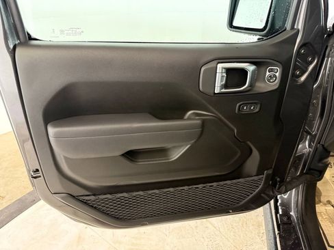 Certified 2025 Jeep Gladiator Nighthawk image 11