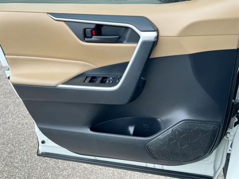 Used 2022 Toyota RAV4 LE image 31