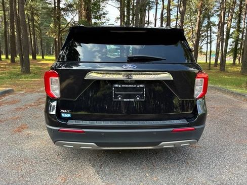 Used 2022 Ford Explorer XLT w/ Equipment Group 202A RWD image 4
