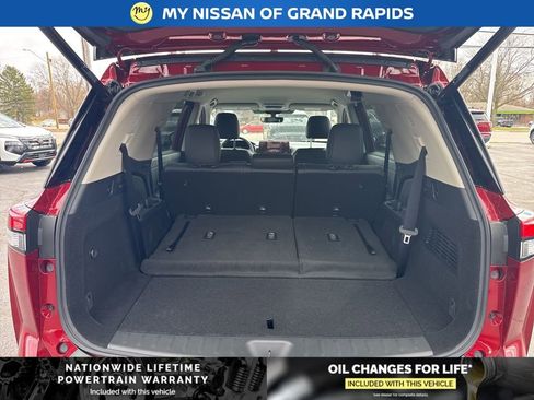 New 2026 Nissan Pathfinder SL image 4