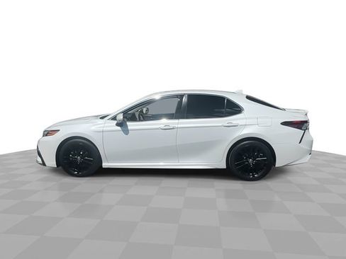 Used 2022 Toyota Camry XSE image 5