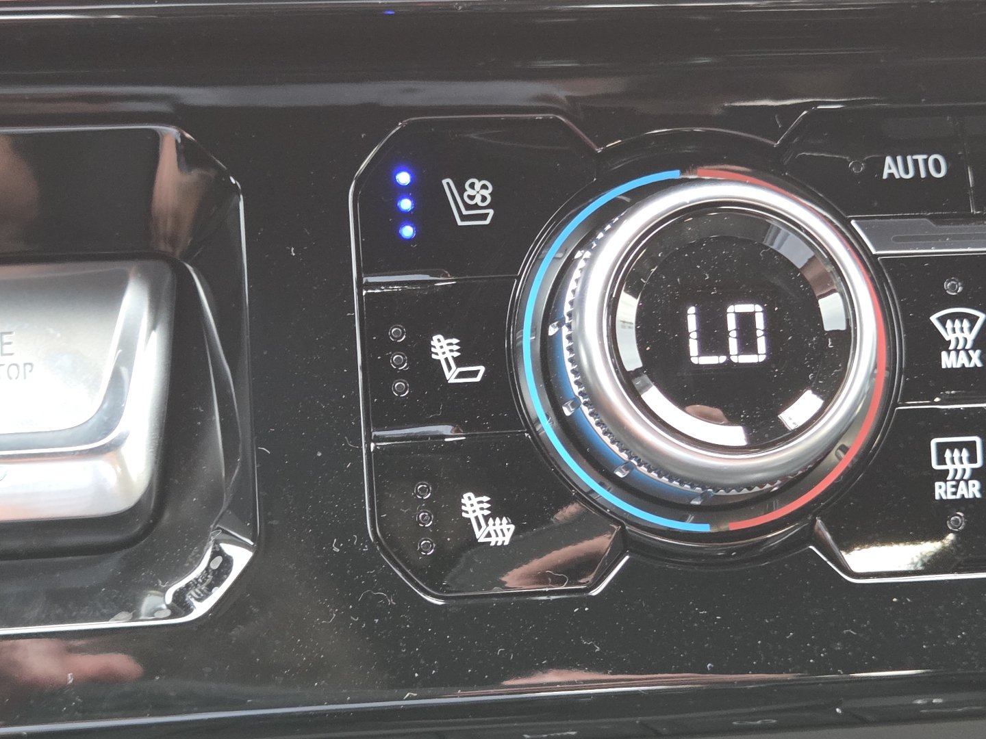 New 2026 GMC Sierra 1500 AT4 w/ Technology Package AWD/4WD image 6