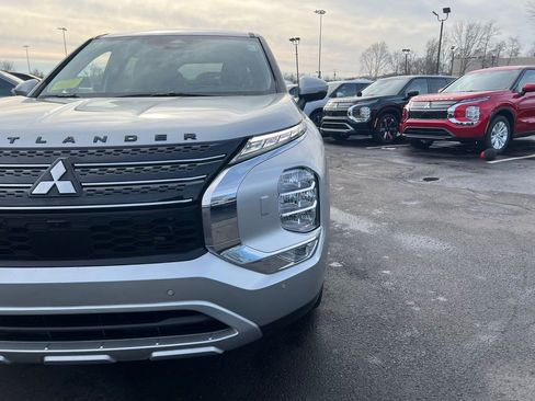 Used 2024 Mitsubishi Outlander SE image 21