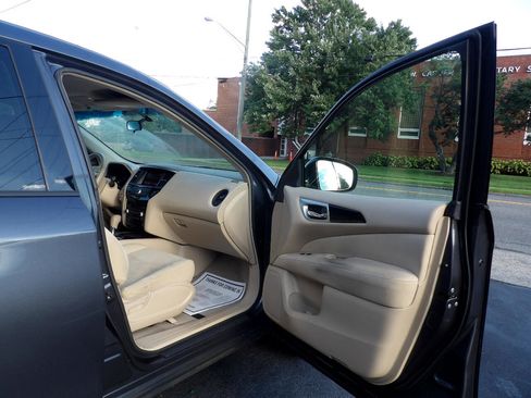 Used 2013 Nissan Pathfinder S image 19