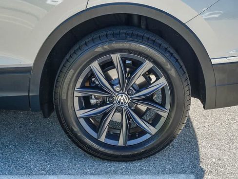 Used 2022 Volkswagen Tiguan SE image 11