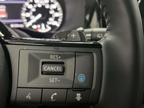 Used 2025 Nissan Pathfinder SL AWD/4WD image 23