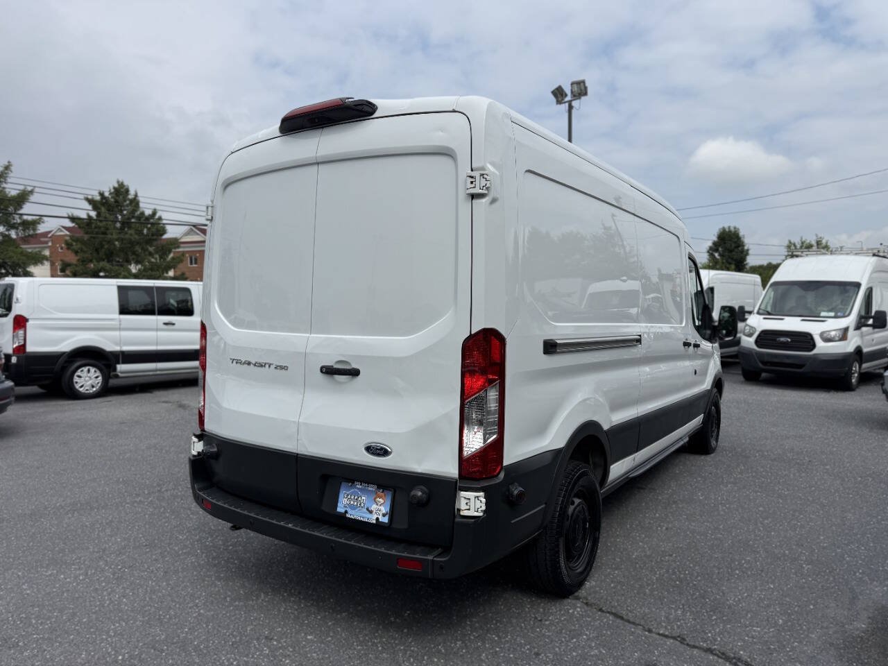 Used 2018 Ford Transit 250 148 Medium Roof RWD image 3