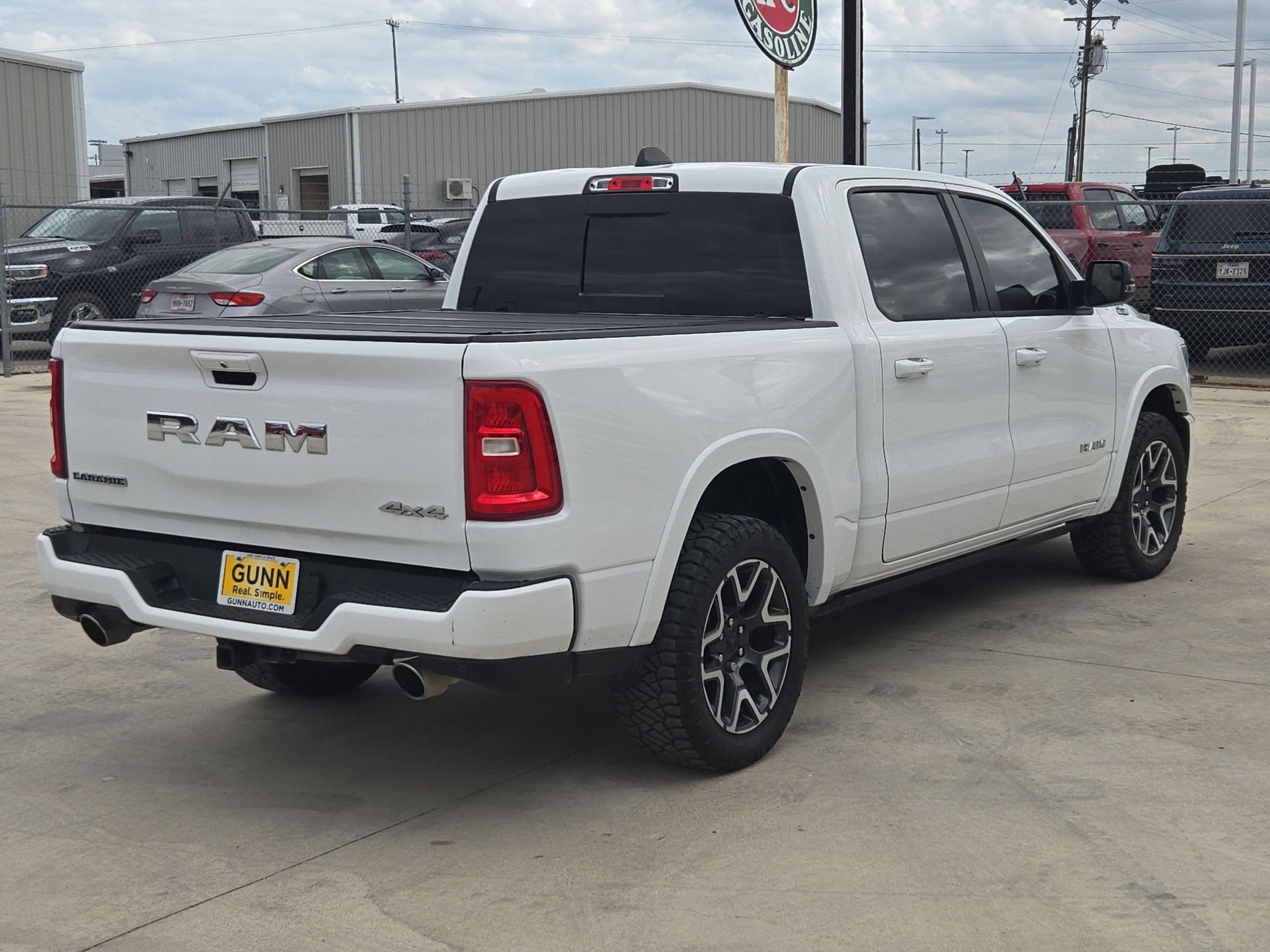 Used 2025 RAM 1500 Laramie w/ Laramie Southwest Edition AWD/4WD image 3
