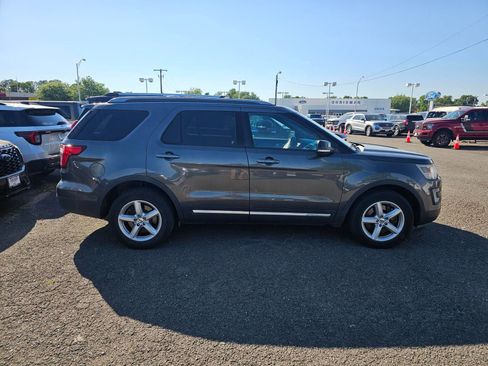 Used 2016 Ford Explorer XLT w/ Equipment Group 202A AWD/4WD image 5