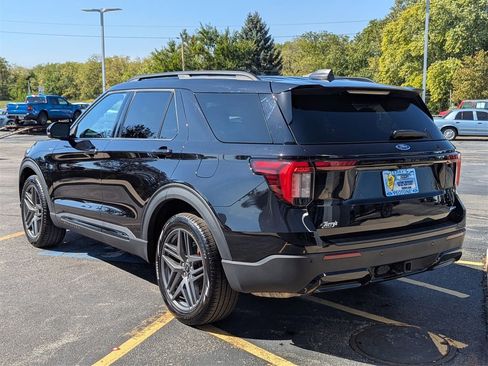 Used 2025 Ford Explorer ST-Line w/ ST-Line Street Pack image 5