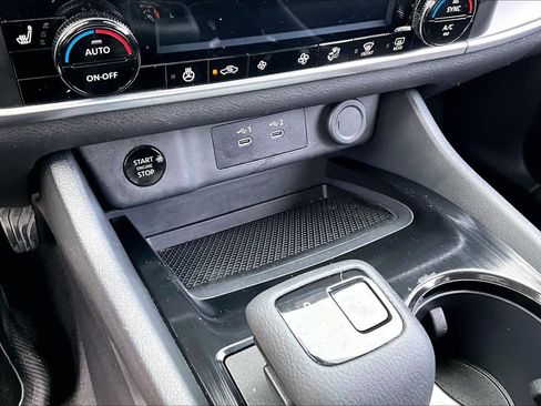 Certified 2024 Nissan Rogue SV w/ SV Premium Package FWD image 31