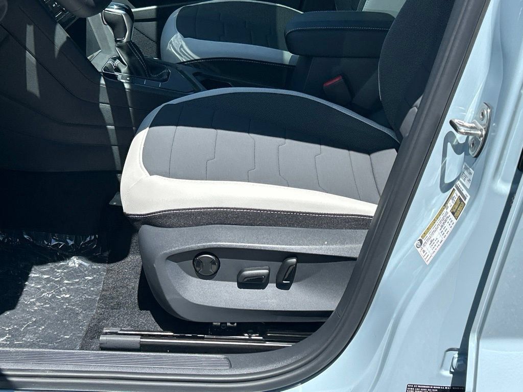 New 2026 Volkswagen Taos SE FWD image 16