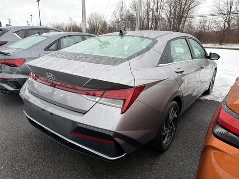 Used 2024 Hyundai Elantra SEL w/ Convenience Package image 7