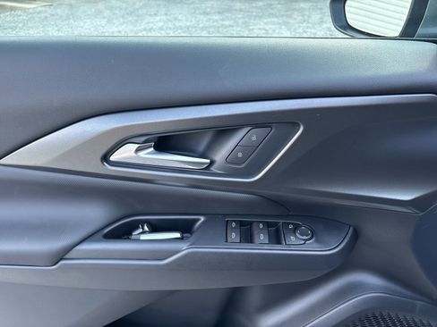 New 2026 Chevrolet Equinox EV LT image 16