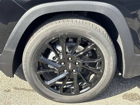 Used 2024 GMC Terrain SLE w/ Driver Convenience Package FWD image 27