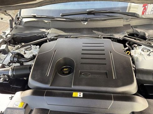 Used 2020 Land Rover Range Rover Sport SE image 11