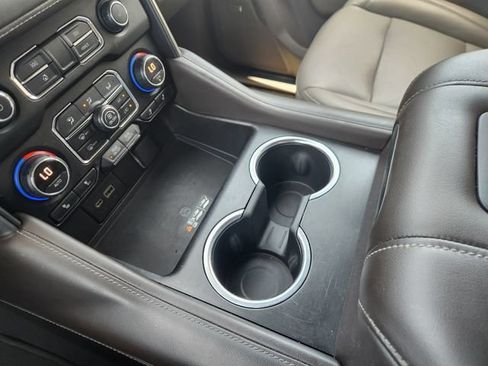 Used 2021 Chevrolet Suburban LT RWD image 15