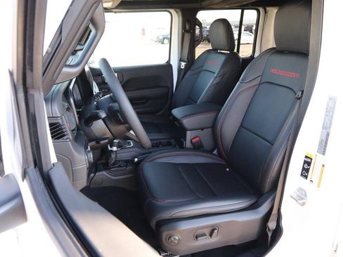 Used 2025 Jeep Wrangler Unlimited Rubicon image 11