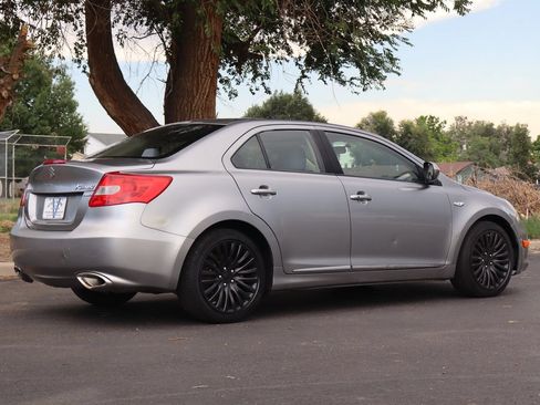 Used 2011 Suzuki Kizashi SE AWD/4WD image 5
