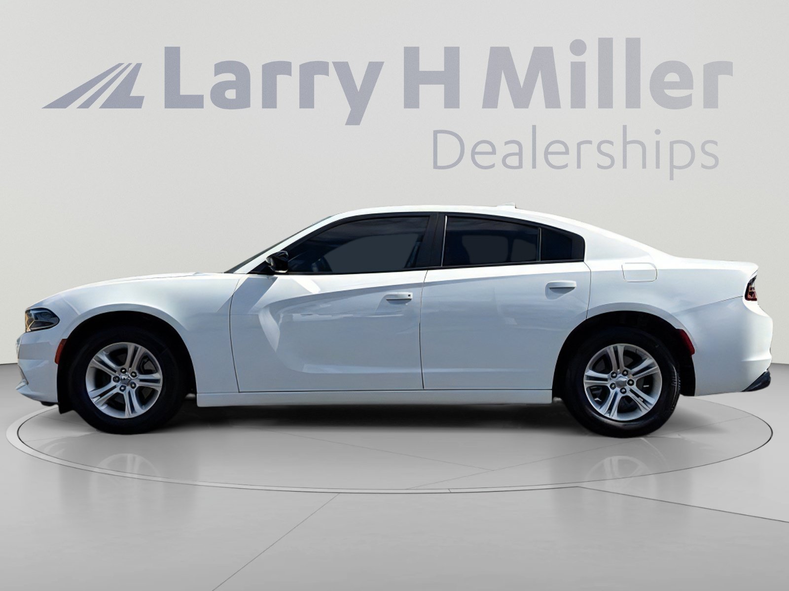 Used 2023 Dodge Charger SXT RWD image 2