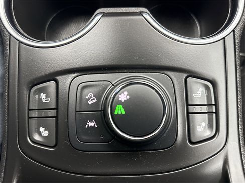 Used 2023 GMC Terrain SLE w/ Driver Convenience Package image 26