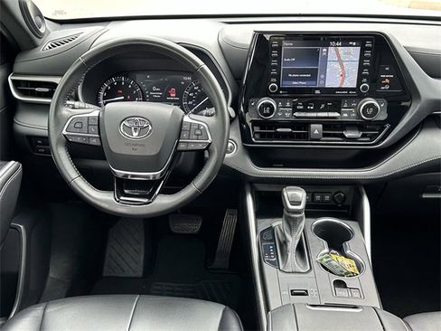 Used 2021 Toyota Highlander XSE image 11