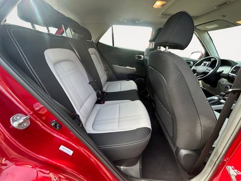 Used 2025 Hyundai Venue SEL FWD image 24