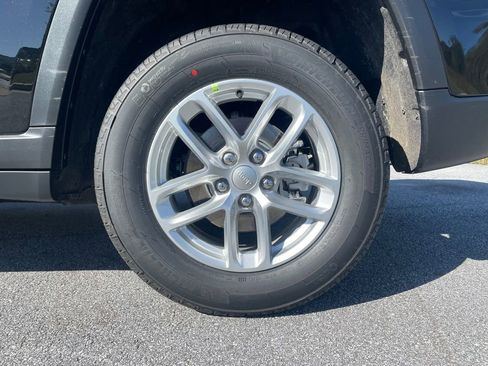 New 2025 Jeep Grand Cherokee Laredo X image 8