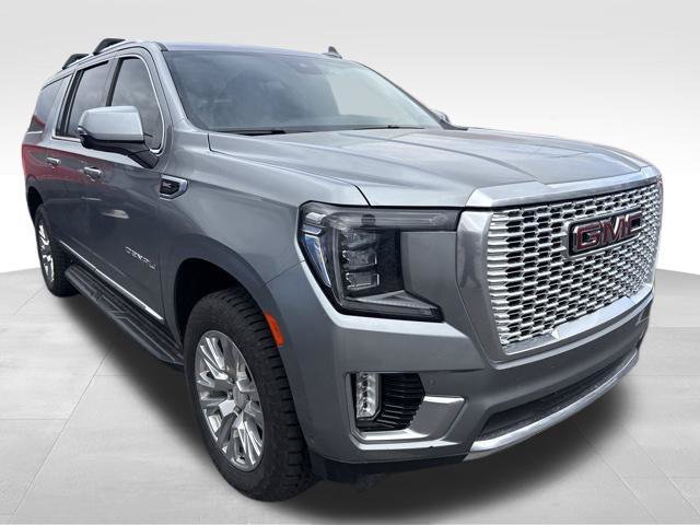 Used 2023 GMC Yukon XL Denali w/ Advanced Technology Package AWD/4WD image 8