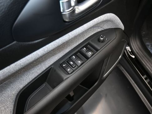 Used 2025 Jeep Compass Latitude image 12