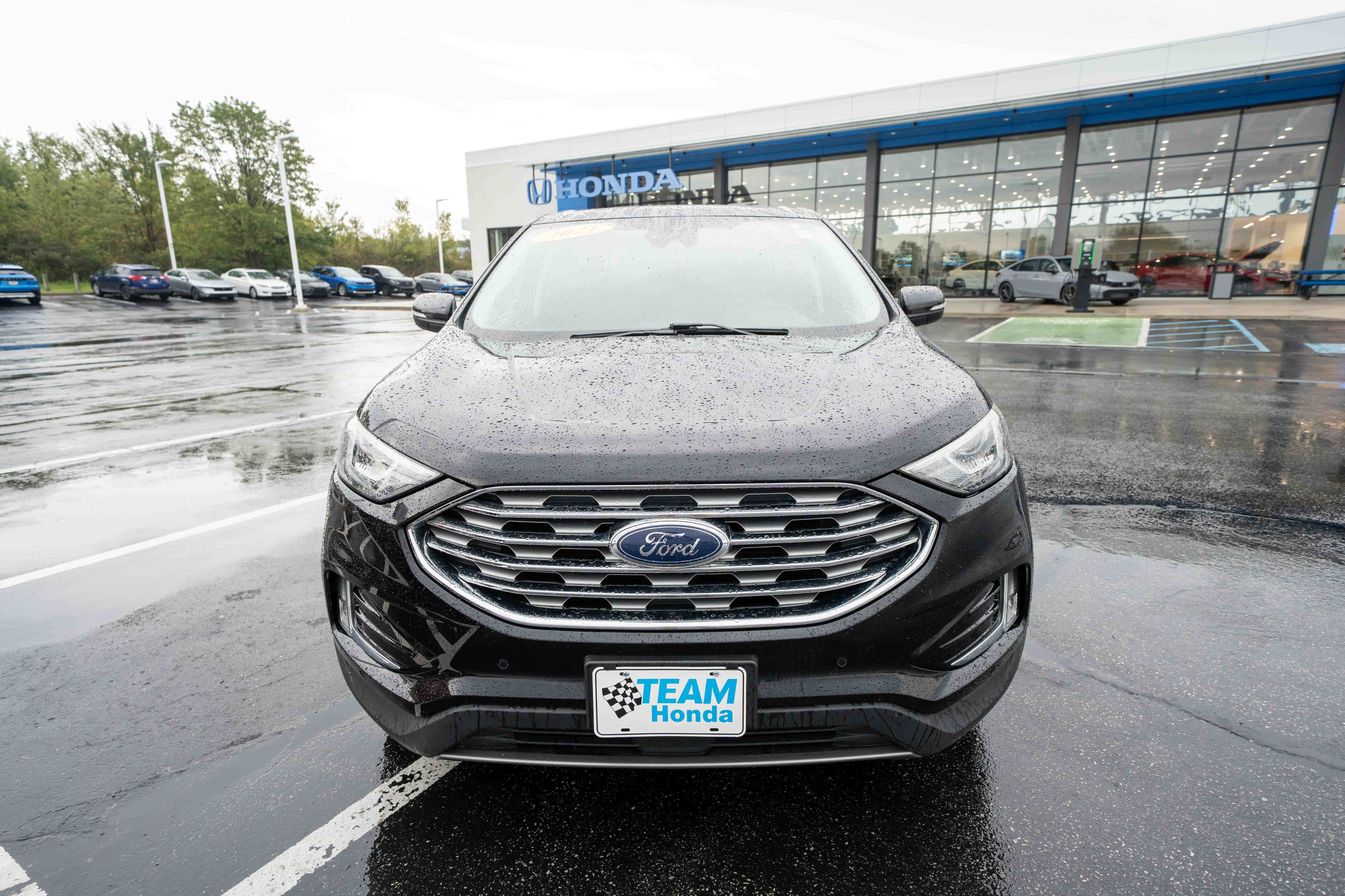 Used 2021 Ford Edge Titanium FWD image 2