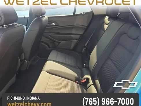 Used 2025 Chevrolet Trax LT FWD image 6