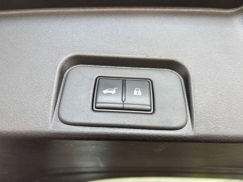 Used 2025 Nissan Rogue SV AWD/4WD image 23