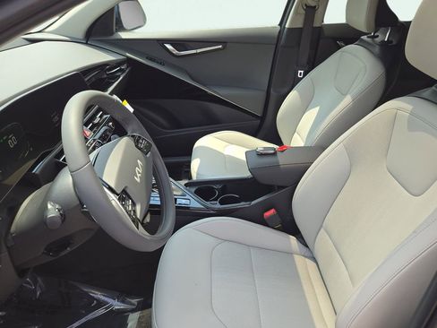 New 2025 Kia Niro EX Touring image 18