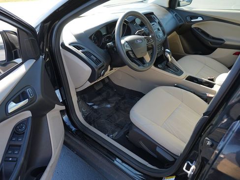Used 2015 Ford Focus SE FWD image 13