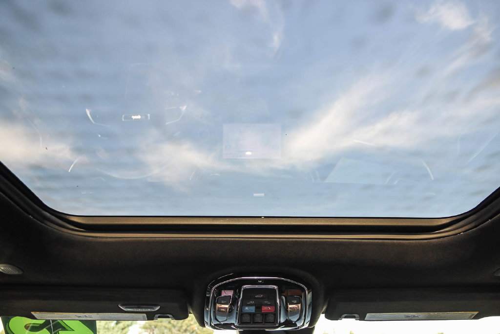 Used 2025 Jeep Grand Cherokee L Summit AWD/4WD image 16