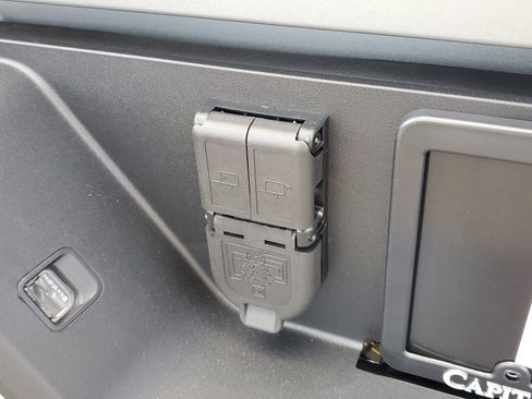 New 2025 GMC Sierra 1500 Elevation w/ Preferred Package image 9