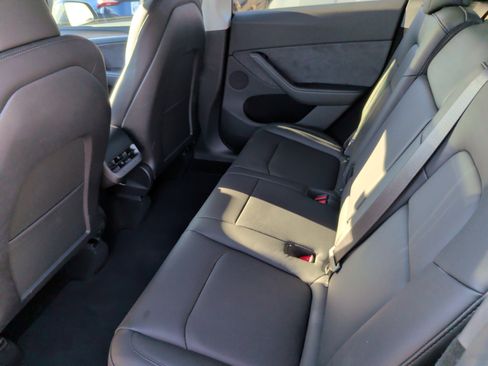 Used 2024 Tesla Model Y Long Range image 31