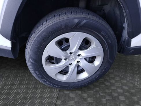 Used 2021 Toyota RAV4 LE AWD/4WD image 23