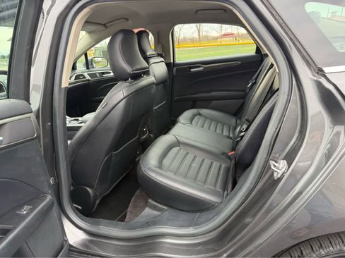 Used 2017 Ford Fusion SE w/ Fusion SE Technology Package image 11