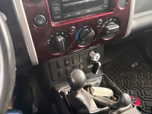 Used 2007 Toyota FJ Cruiser 4WD image 2