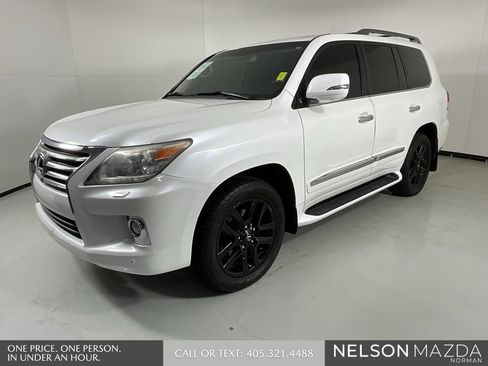 Used 2013 Lexus LX 570 4WD w/ Luxury Pkg image 4