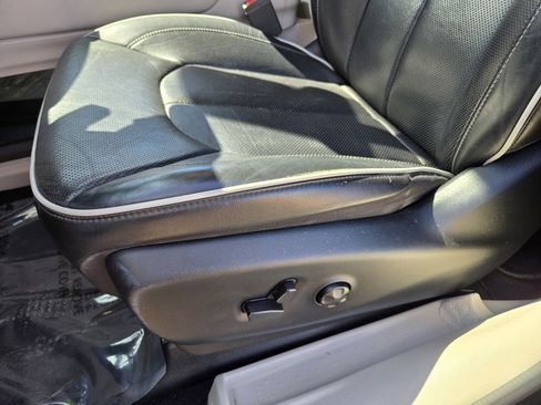 Used 2022 Chrysler Pacifica Limited image 13