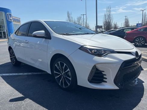 Used 2017 Toyota Corolla SE w/ SE Premium Package image 3