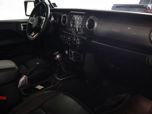 Used 2018 Jeep Wrangler Unlimited Sahara w/ Dual Top Group AWD/4WD image 10