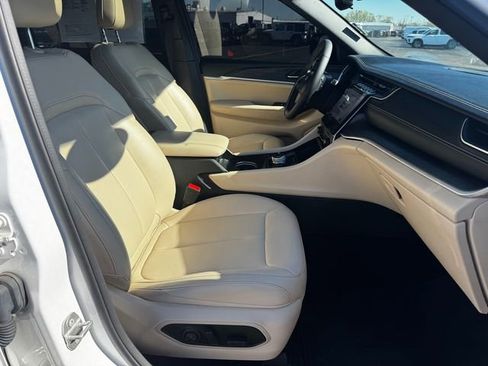 Certified 2024 Jeep Grand Cherokee Limited AWD/4WD image 14