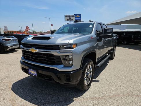 Used 2025 Chevrolet Silverado 2500 Custom w/ Custom Value Package AWD/4WD image 4